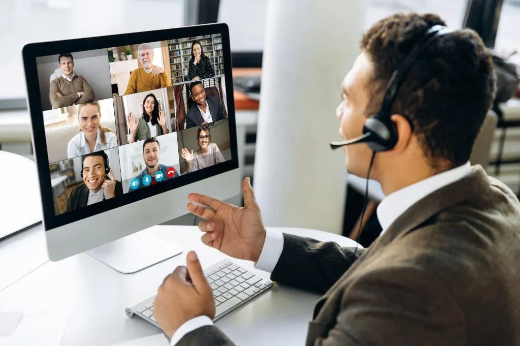 Wide range of 5G mobile and internet packages designed for family video calls in the UAE